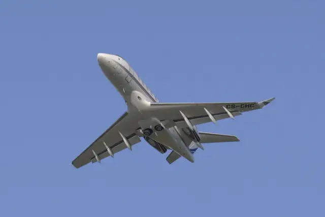 Ile zarabia pilot samolotu pasażerskiego? Fakty, które zaskakują