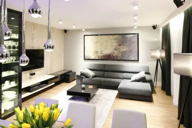 Jak urządzić duży salon, by uniknąć chaosu i stworzyć przytulność