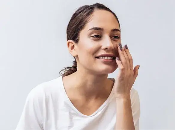 Jak przygotować twarz do makijażu, by uzyskać idealny efekt?