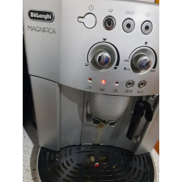 Jak zresetować ekspres do kawy DeLonghi i uniknąć problemów z działaniem