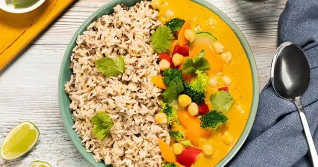 Jak zrobić sos curry z mlekiem kokosowym – prosty przepis na pyszny smak