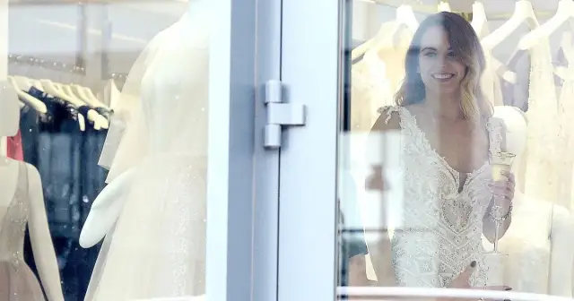 Kto kupuje suknię ślubną? Odkryj tradycje i odpowiedzialności