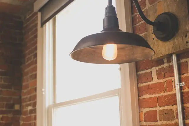 Oświetlenie poddasza – jakie lampy wybrać?