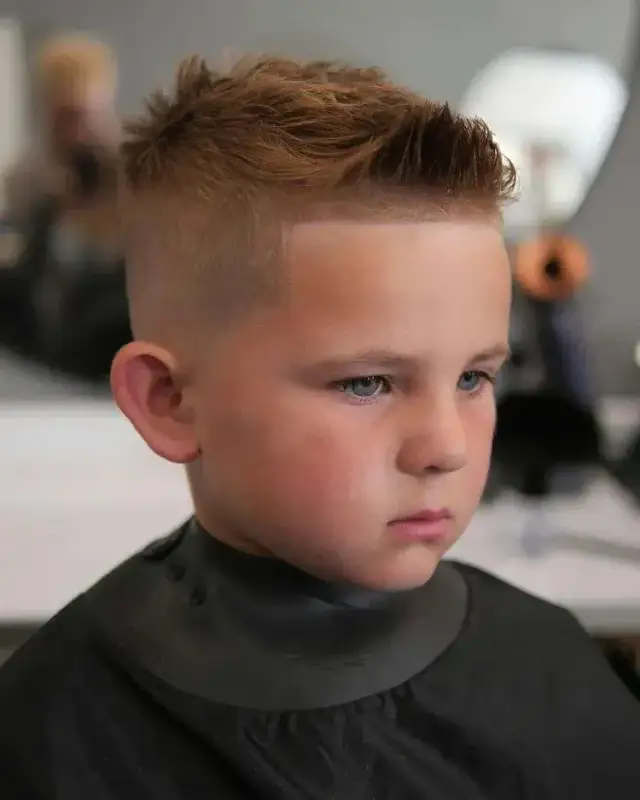 Fajne fryzury dla chłopaka: 7 modnych stylów i porad