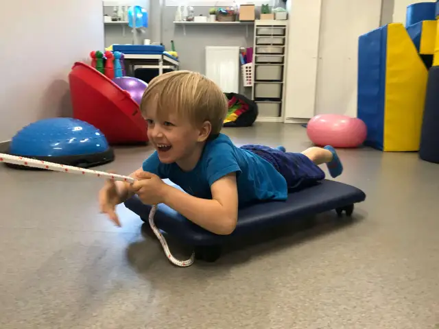 Terapia sensoryczna – jak pomaga dzieciom z zaburzeniami i jakie są jej korzyści