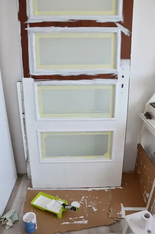 Jak wybrać najlepszą farbę do malowania drzwi wewnętrznych – porady i błędy, których unikać