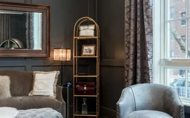 Na jakiej wysokości powiesić lustro w salonie? Praktyczne porady i wskazówki