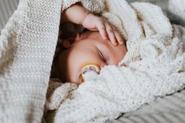 Kiedy oduczyć dziecko smoczka? Kluczowe wskazówki i porady