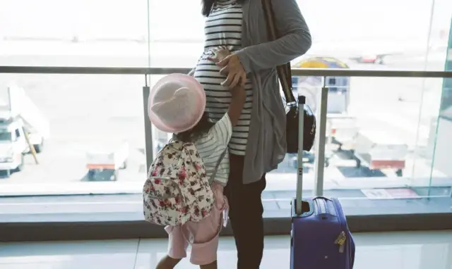 Czy na L4 w ciąży można podróżować? Oto ważne ograniczenia i zasady