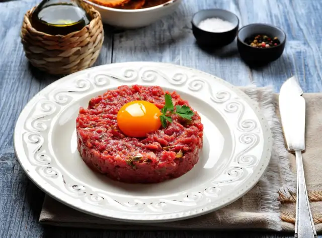 Jak przygotować tatara: przepis na idealną przystawkę krok po kroku