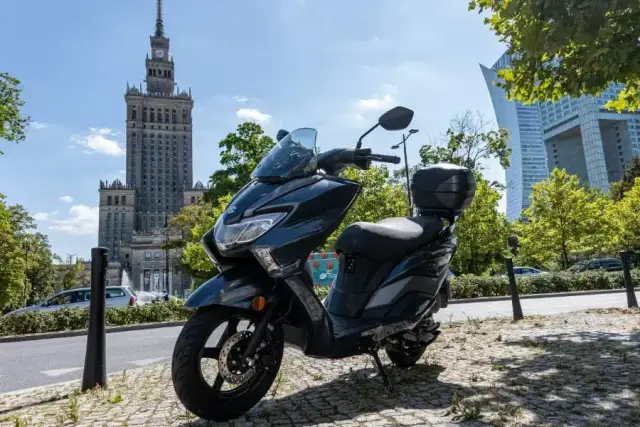 Czy motorower jest pojazdem silnikowym? Sprawdź ważne przepisy prawne