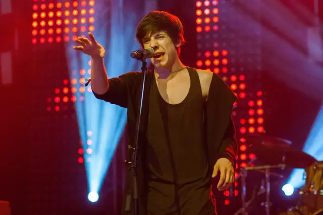 Kim jest idol? Fenomen popularności i wpływ na kulturę