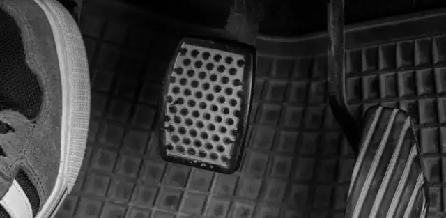 Ruido al pisar el embrague: causas y soluciones para evitar problemas