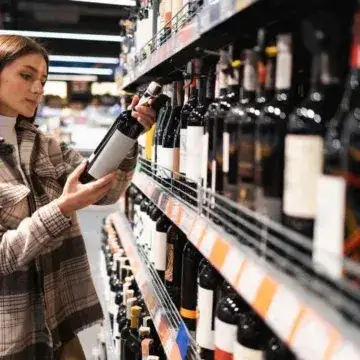 Ile alkoholu można przewieźć z Gruzji? Limity, cło i konsekwencje przekroczenia