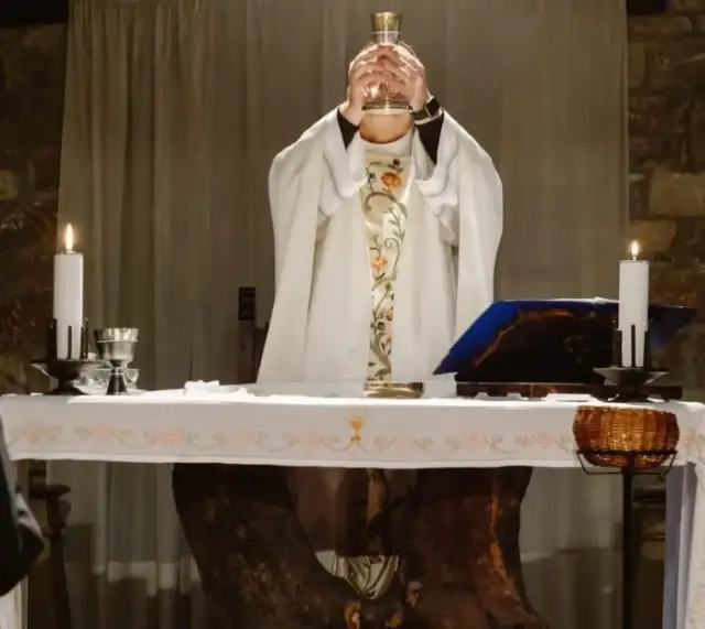 Wszystko co musisz wiedzieć jak zostać księdzem: powołanie i wymagania