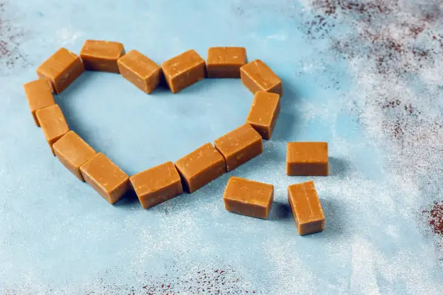 Krówki na wesele – jak mały detal może nadać ceremonii wyjątkowy charakter?