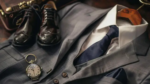 Garnitur z kamizelką - Elegancja na każdą okazję. Jak stylizować zestawy?