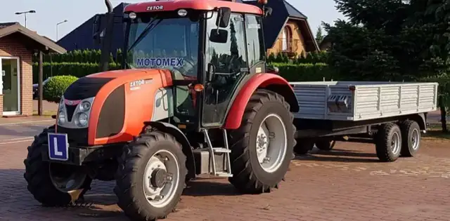 Prawo jazdy kat T ile godzin? Sprawdź, ile czasu musisz poświęcić