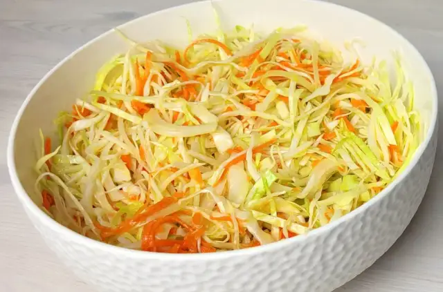 Sałatka z białej kapusty jak u Chińczyka – idealny przepis na smakowitość