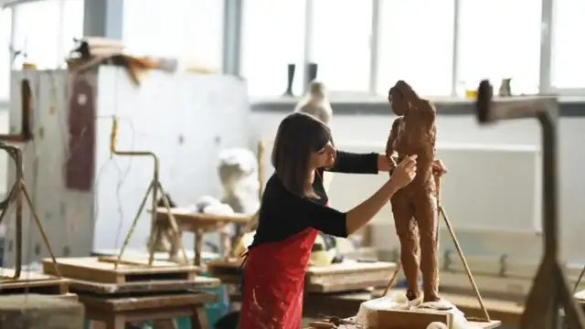 Rzeźby z gliny samoutwardzalnej: proste projekty dla dzieci i dorosłych