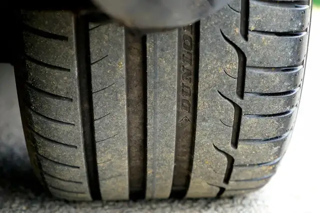 Cuándo es recomendable cambiar los neumáticos de un turismo para evitar accidentes