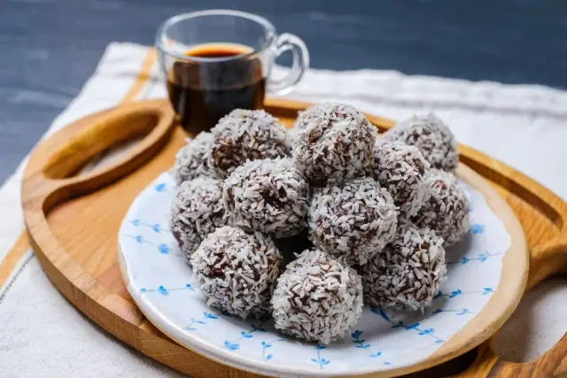 Einfaches Rezept für Rumkugeln – Leckere Schokoladenpralinen selbst machen