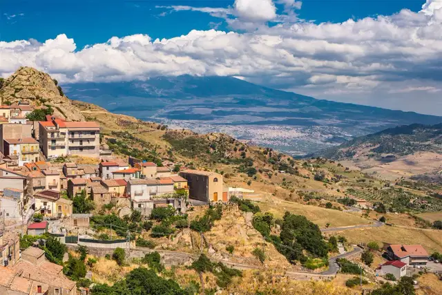 Sycylia kiedy jechać? Odkryj najlepsze miesiące na wizytę