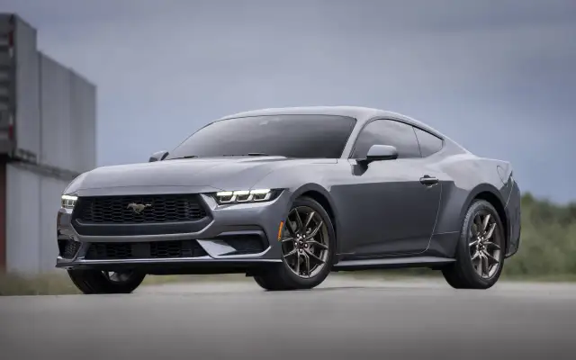 Nowy Ford Mustang: Co oferuje najnowsza wersja tego kultowego auta?