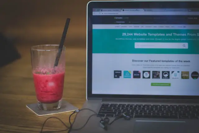 Jak działa przeglądarka internetowa w telewizorze? Odkryj różnice i triki