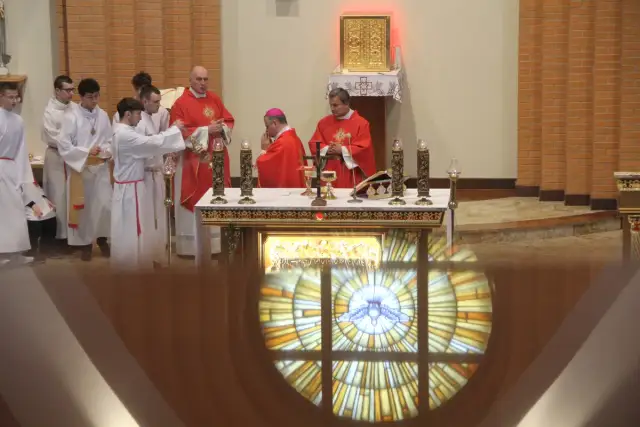 Jak wygląda przygotowanie do bierzmowania? Kluczowe informacje i wymagania