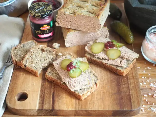 Jak przygotować pasztet drobiowy z mięsa z rosołu, aby nie marnować jedzenia