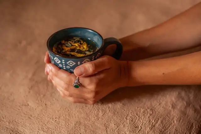 Najlepsze herbaty na rozwolnienie – które naprawdę pomagają i jak je przygotować