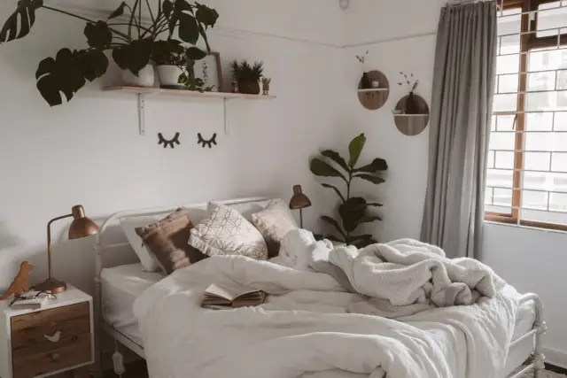 Jak urządzić pokój w stylu boho – praktyczne porady i tanie inspiracje