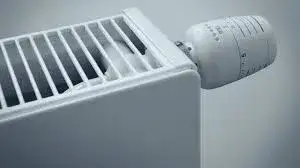 Grzejniki niskotemperaturowe: idealne do pomp ciepła? Sprawdzamy