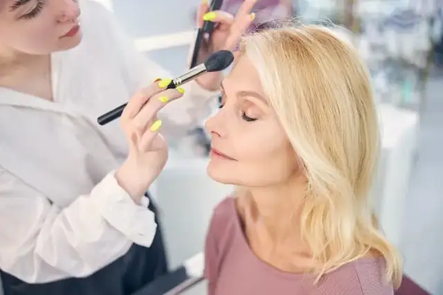 Młodszy niż metryka: sekrety piękna i energii po 50-tce