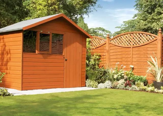 Jak odnowić drewniany domek na działce i uniknąć kosztownych błędów