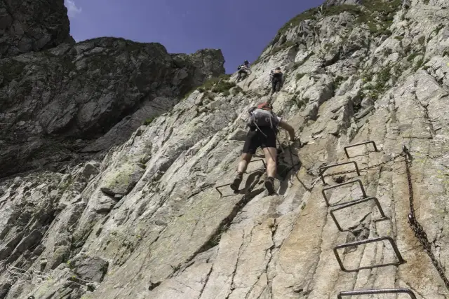 Szlak na Czerwoną Ławkę: Wyzwanie dla doświadczonych turystów