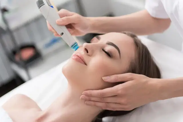 Jak zjawisko elektroporacji odmienia pielęgnację skóry i jej zdrowie