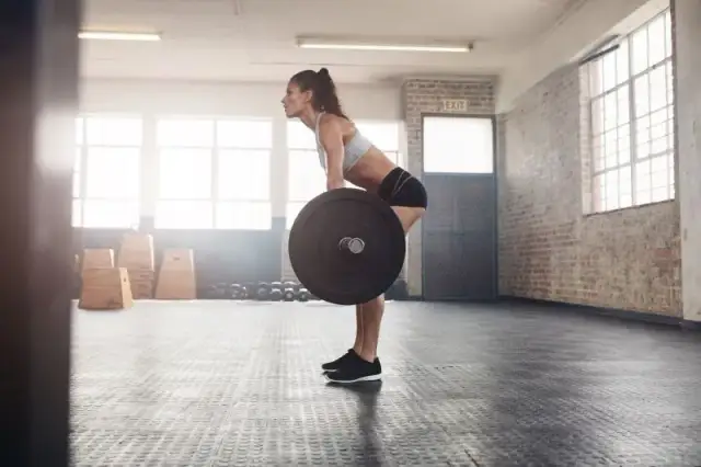 Ile powinien trwać trening siłowy na redukcji? Klucz do skutecznego spalania tłuszczu