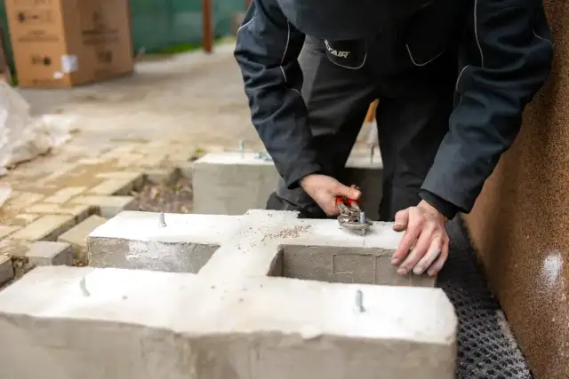 Jak zrobić fundament pod pompę ciepła – uniknij najczęstszych błędów