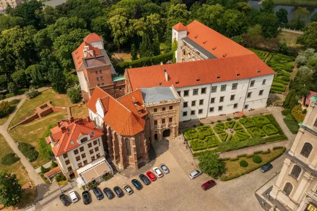 Zamek w Brzegu: Fascynująca Historia i Architektura Piastów Śląskich