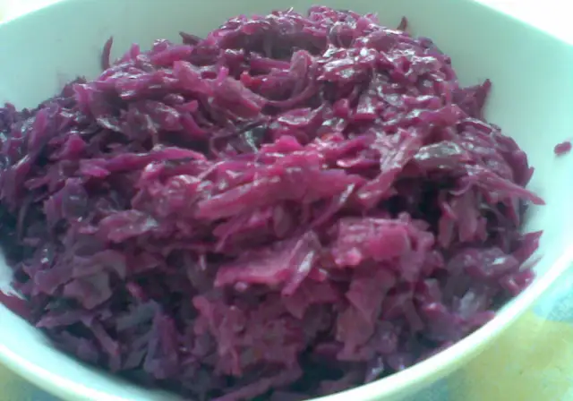 Najprostszy przepis na kapustę czerwoną zasmażaną - smaczną i zdrową