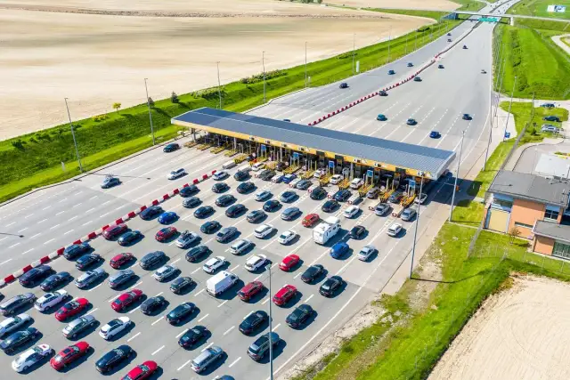 Czy bramki na autostradzie są otwarte? Szczegóły o opłatach i ruchu.