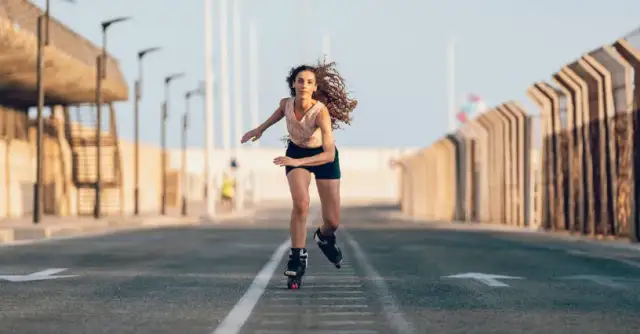 Czy na rolkach się chudnie? Odkryj skuteczność jazdy na rolkach w odchudzaniu
