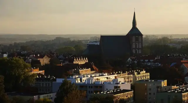 Ile ludzi mieszka w Kołobrzegu? Zaskakujące fakty o populacji!