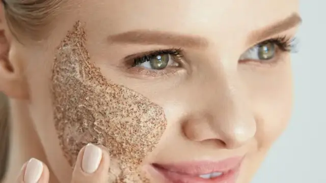 Jak zrobić peeling w domu? Proste sposoby dla każdego typu skóry