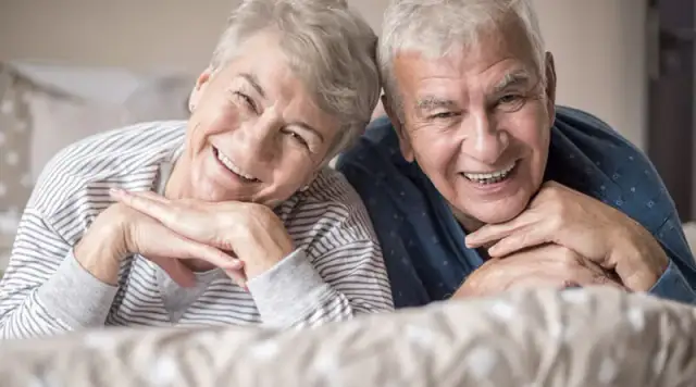Czy kobieta po 60 ma orgazm? Fakty i mity o seksie seniorek