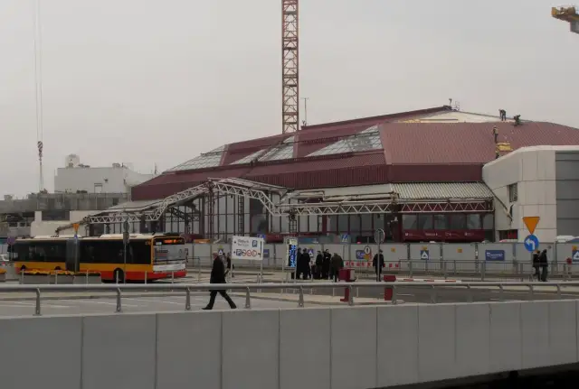 Ile jest terminali na lotnisku Chopina? Odkryj ważne informacje