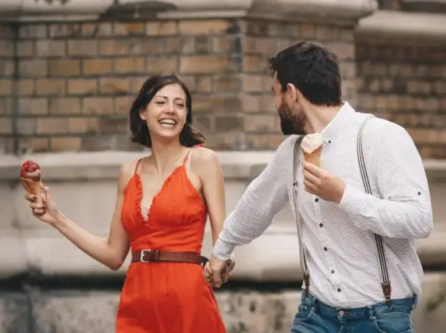 Jak się ubrać na pierwszą randkę do kawiarni, by nie popełnić błędu