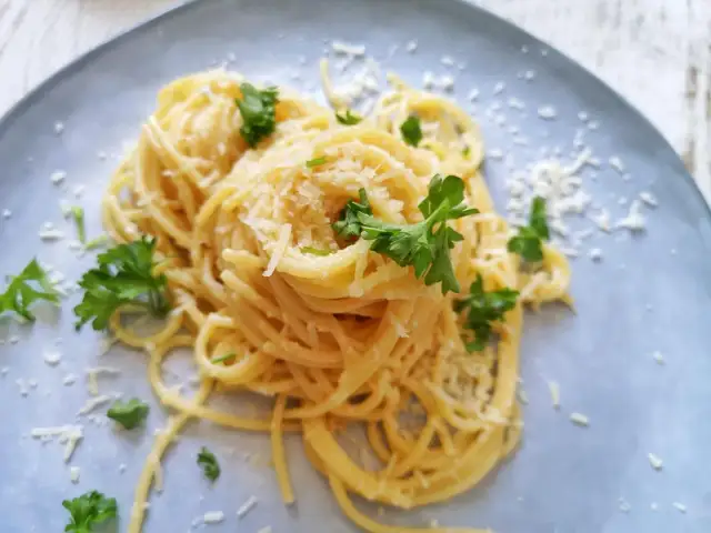 Pyszne spaghetti lemon - przepis na orzeźwiające danie na lato